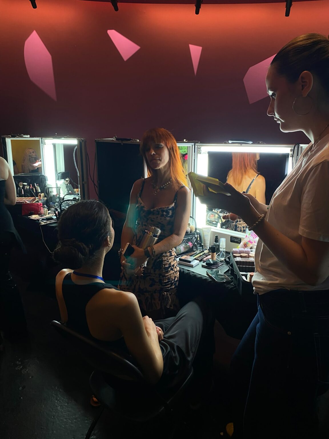Les étudiants du BTS – Métiers de l’esthétique, de la cosmétique et de la parfumerie au cœur de la Paris Fashion Week – Mode Masculine Printemps/Été 2027 whatsapp image 2026 06 29 at 04.11.05 (3)